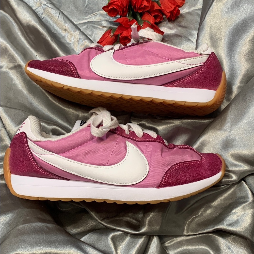 🌹WOMEN'S NIKE PACIFIC • PINK & WHITE SNEAKERS • - Picture 2 of 12